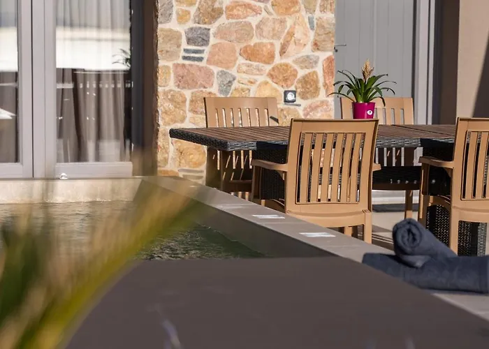 Illusion Fira (Santorini)