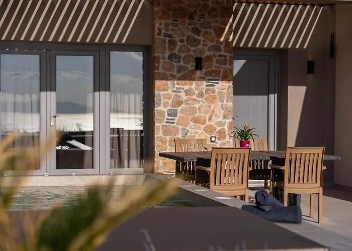 Illusion Szálloda Fíra